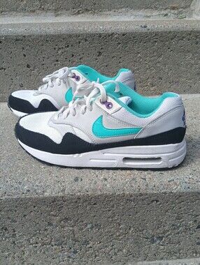 Nike Air Max sneakers in Teal, White & Black Size 5.5Y